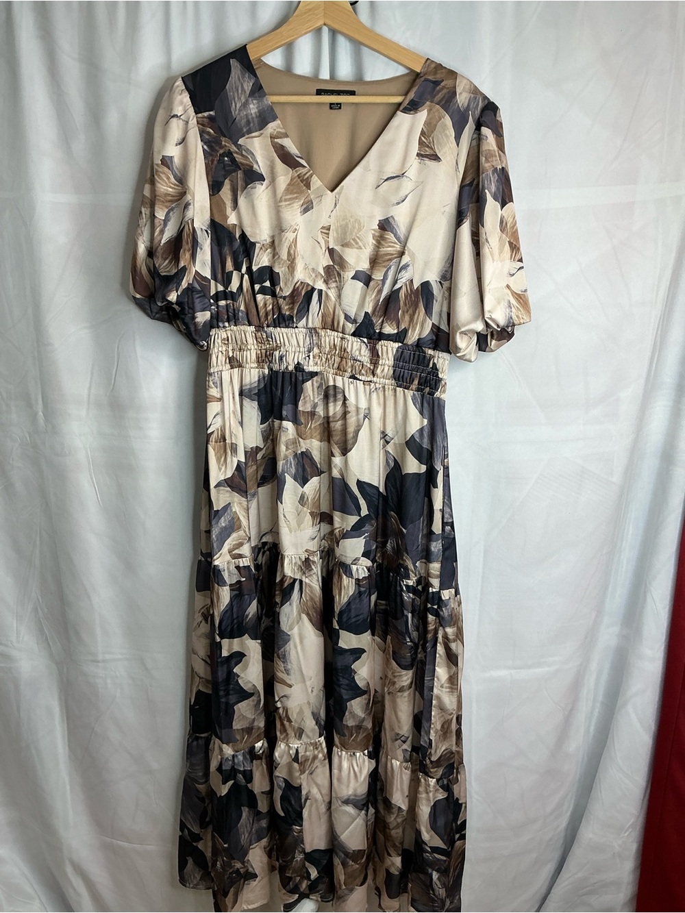 2341 - Boho-Chic Elegance: Rachel Zoe Floral V-Neck Midi Dress, L - Picture 2 of 10